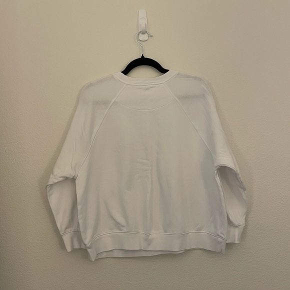 ✨MOVING SALE✨ Old Navy White Crewneck Sweatshirt - Picture 4 of 4